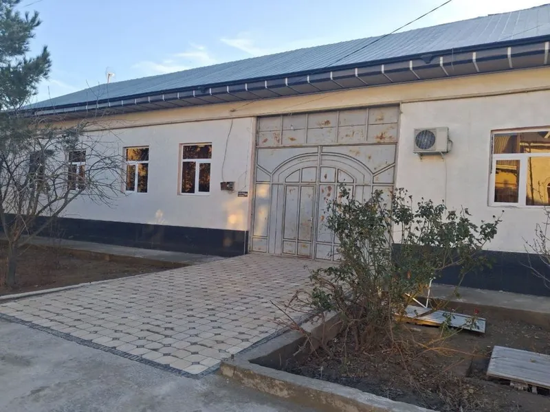 Hovli guliston 3 gorni palaklinika yonida 1 Hovli guliston 3 gorni palaklinika yonida 1