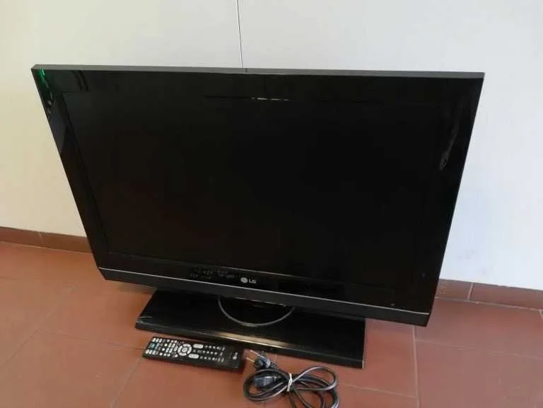 Жидкокристаллический LG 32LC4R телевизор — фото 2
