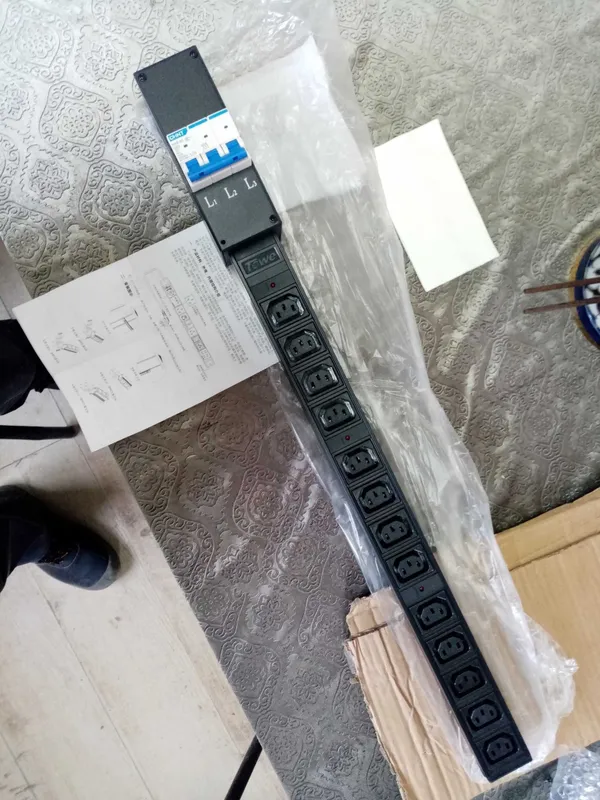 PDU для серверной стойки 3х-фазная, 63А, на 13 розеток типа С13 4 PDU для серверной стойки 3х-фазная, 63А, на 13 розеток типа С13 4