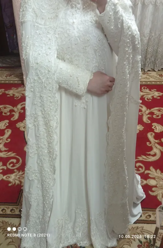 Abaya kelin koʻylak yengi bir martta kiyilgan Abaya kelin koʻylak yengi bir martta kiyilgan