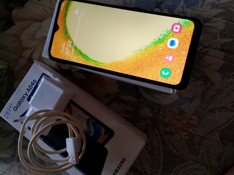 Планшет: Galaxy Tab E ( Samsung ) Телефон: Galaxy A04s — фото 3
