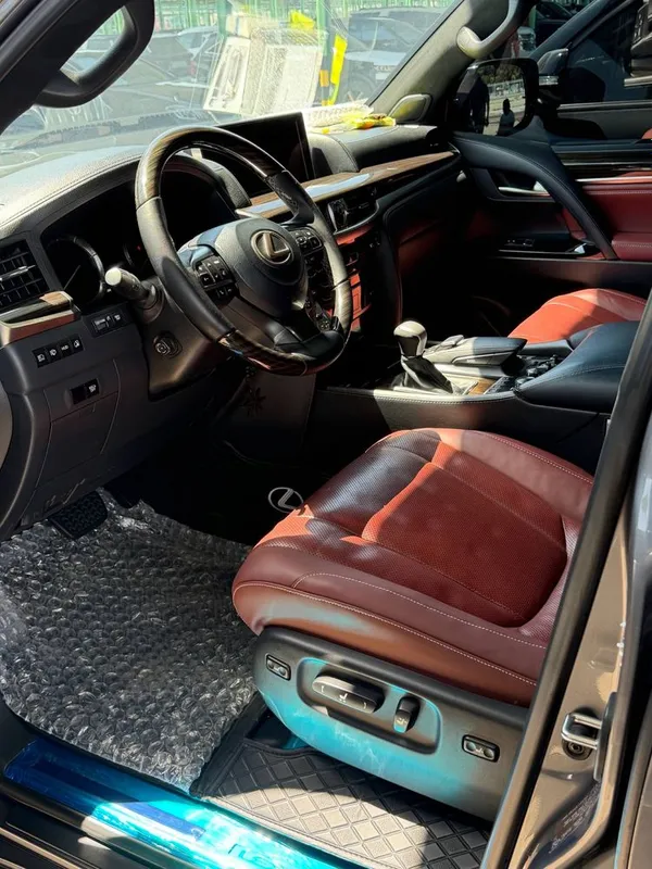 Lexus 570 LX S full opsion 8 Lexus 570 LX S full opsion 8
