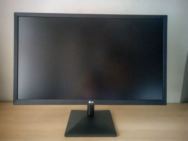 Manitor sotiladi LG 24 FulHD IPS 75hz