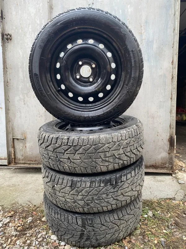 Продаются зимние балоны с дисками 195/60 R15