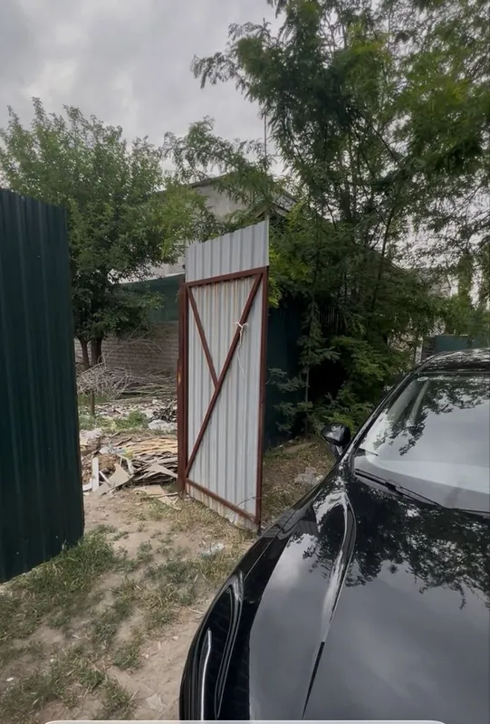 Toshkent Zangiota bogzorda 5.3 sotix 2 sotix zaxvati bor yer sotiladi