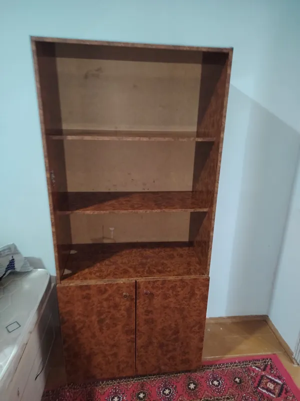 Книижне шкаф сотилади 2