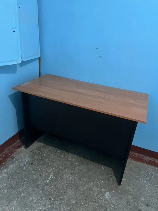 Письменный стол продается