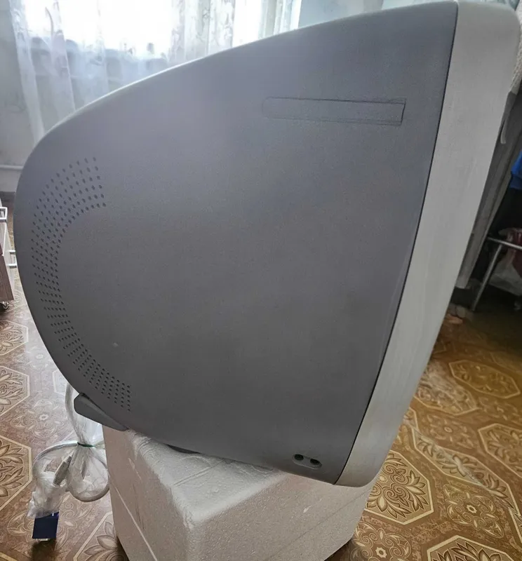 Продаётся монитор LG Studioworks 500 M 5 Продаётся монитор LG Studioworks 500 M 5