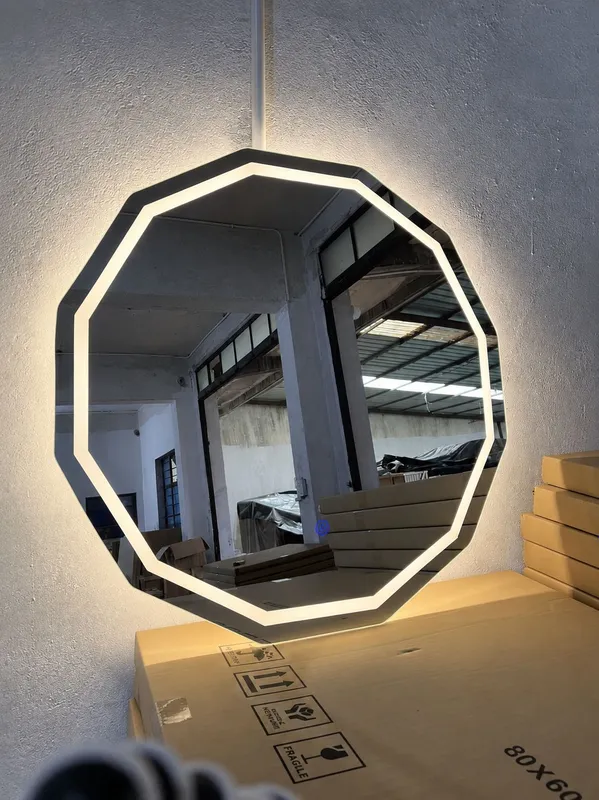 Зеркало с LED-подсветкой 7 Зеркало с LED-подсветкой 7