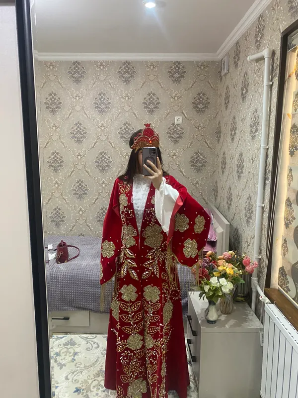 Ансамбль 950 tilla qosh+sari 1 Ансамбль 950 tilla qosh+sari 1
