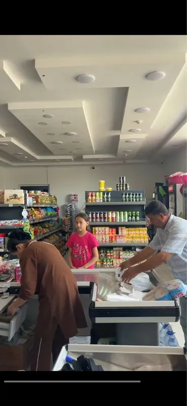 Stellyajlar,turli xolodilniklar,2 ta kassa aparat sotiladi(stoli bn 5 Stellyajlar,turli xolodilniklar,2 ta kassa aparat sotiladi(stoli bn 5