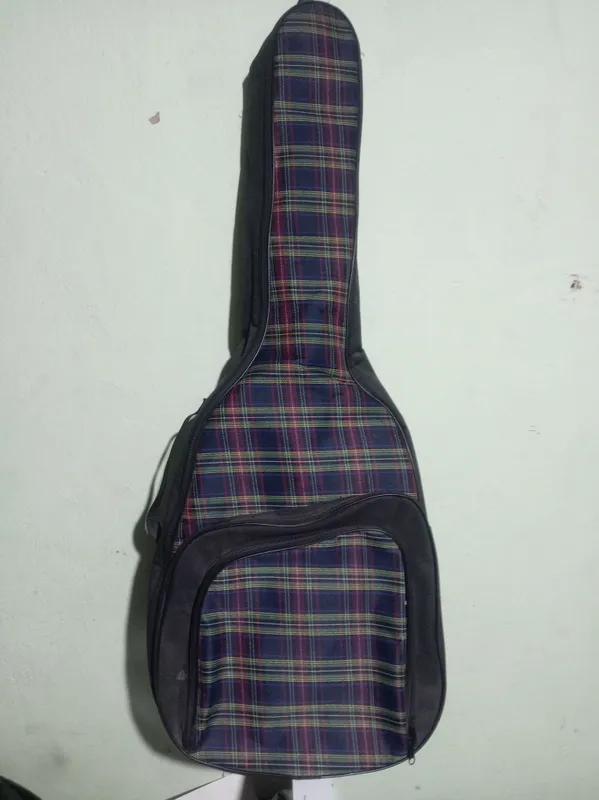 Akustik gitara holati ideal narxi 1,5mln qolgani l Akustik gitara holati ideal narxi 1,5mln qolgani l