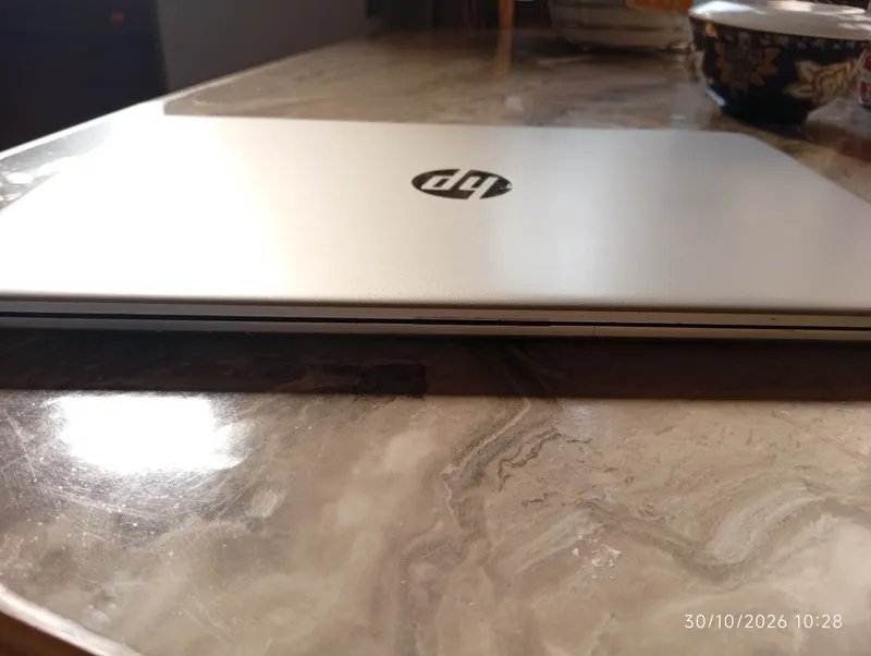 HP i3 8