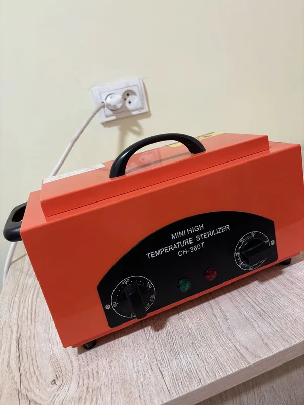 Стол и стул, кухонный шкаф, шкаф для одежды,маникюрный стол и сухожар 7 Стол и стул, кухонный шкаф, шкаф для одежды,маникюрный стол и сухожар 7