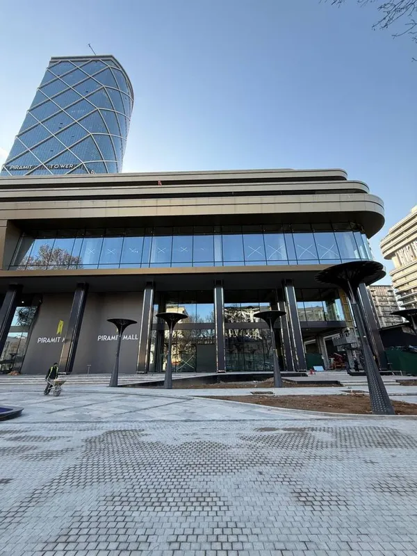 Бабура ТЦ “Piramit Mall” Коммерческое помещение, 562,4м2. Первая линия