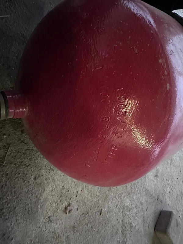 100 litr Gaz balon sotiladi 4 pokoleniya 3