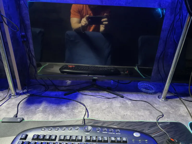Manitor pixel 27 200hz 180hz