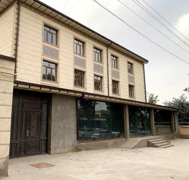 Продаётся здание,первая линия 14соток,Здание 4этажа 1700м² -Срочно↓