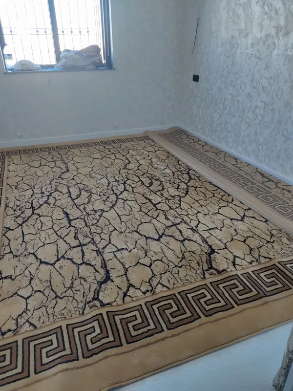 Ковёр продаётся 🌸
📏 Размер: 3.50 × 3.50 метра
🧼 2
