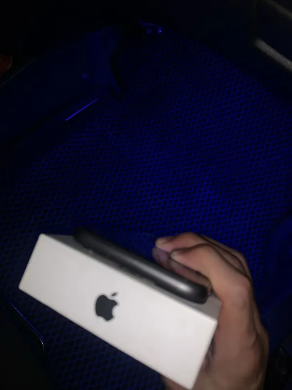 Iphone 11 в хорошеем состаяниии с каробка документами 8