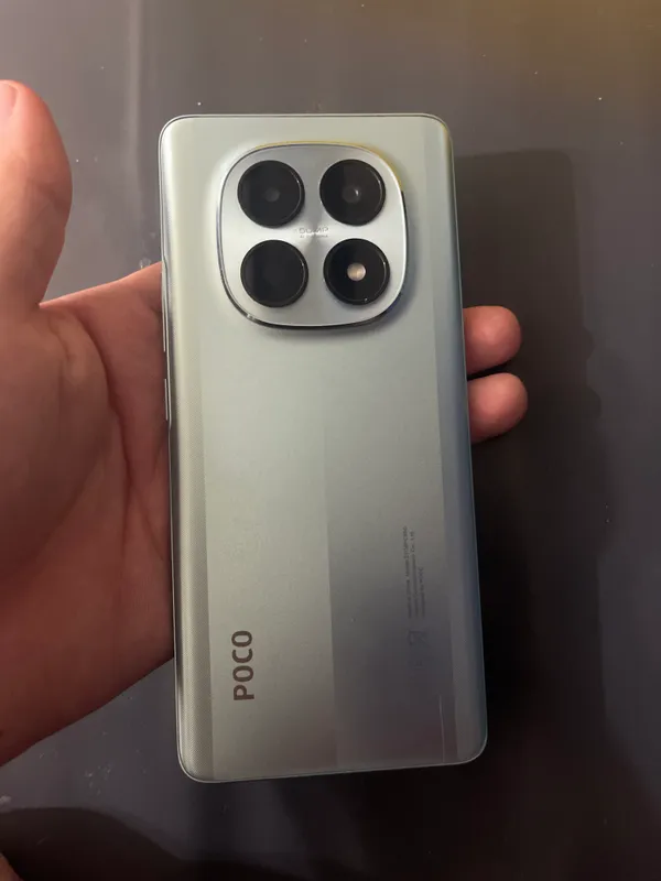 Poco m8 5G.  Narxi 2000000 1