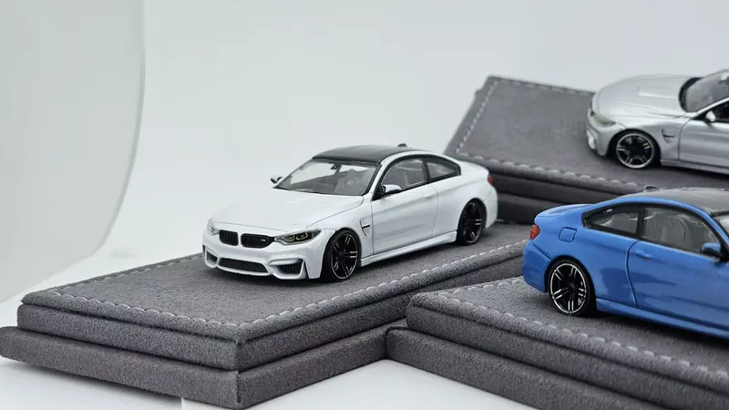 1:64 BMW M4 F82 коллекционная машинка 1 1:64 BMW M4 F82 коллекционная машинка 1