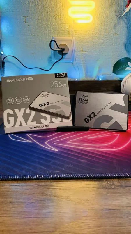 Продаю SSD TeamGroup GX2 256gb (SATA III).