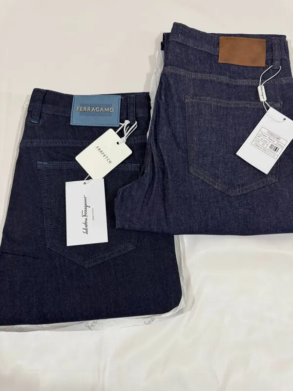 Salvatore Ferragamo (в комплекте фирменные бирки, на одной из моделей 1