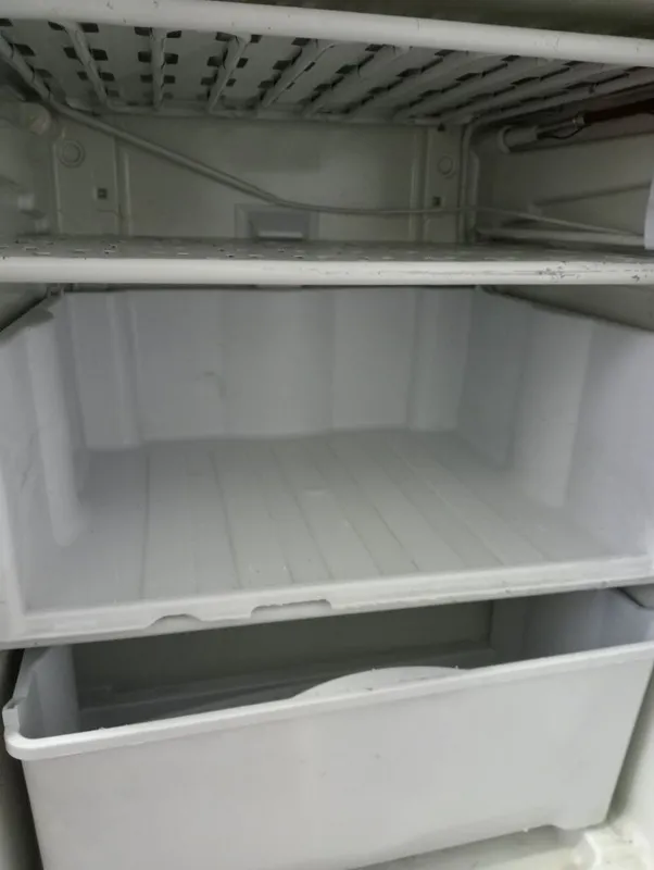Холодильник Indesit, 2 отделения, хороший вариант 3 Холодильник Indesit, 2 отделения, хороший вариант 3
