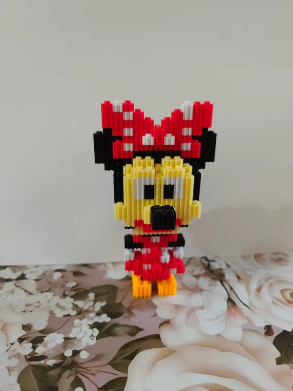 Yangi yig‘ilgan Lego figuralari. Narxi bitta uchun 4 Yangi yig‘ilgan Lego figuralari. Narxi bitta uchun 4