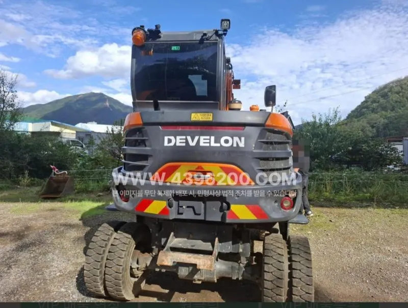 Mini Ekskavator Develon 65 Korea 4