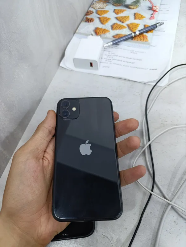 IPHONE 11