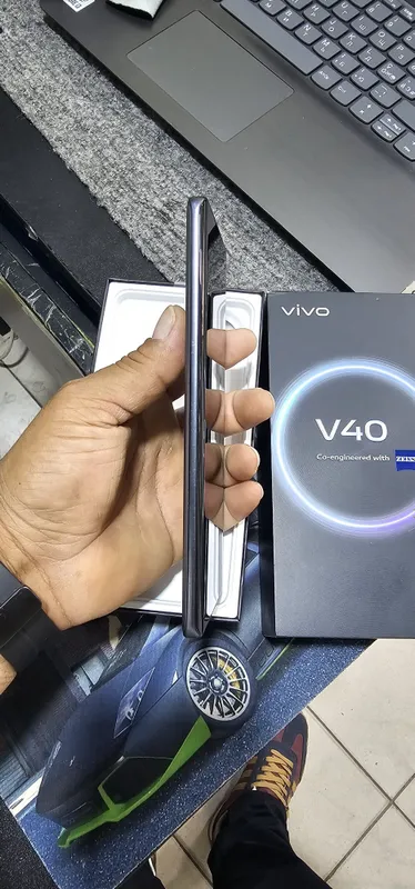 Vivo v40 5G 12+/256 holati idial rasmda hamasi alo koringan abmen yoq — фото 4