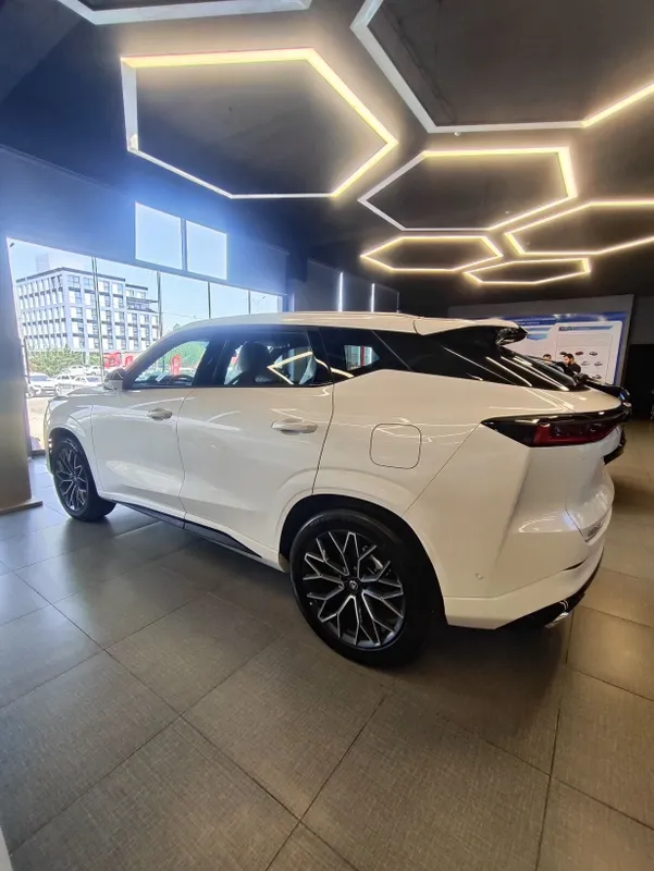 Changan UNI Z Oq rangda gibrid. 7 Changan UNI Z Oq rangda gibrid. 7