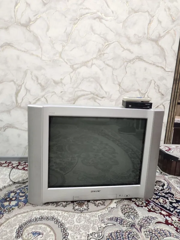 Televizor sotiladi
