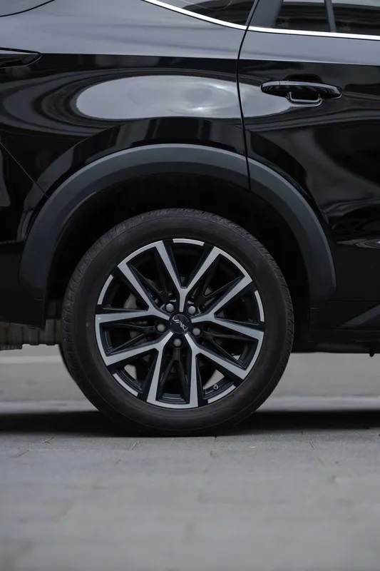 JAC JS8 – Premium 7 o'rinli oilaviy krossover 7