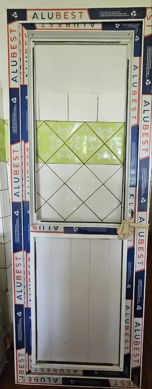 Продается алюминиевая дверь 3