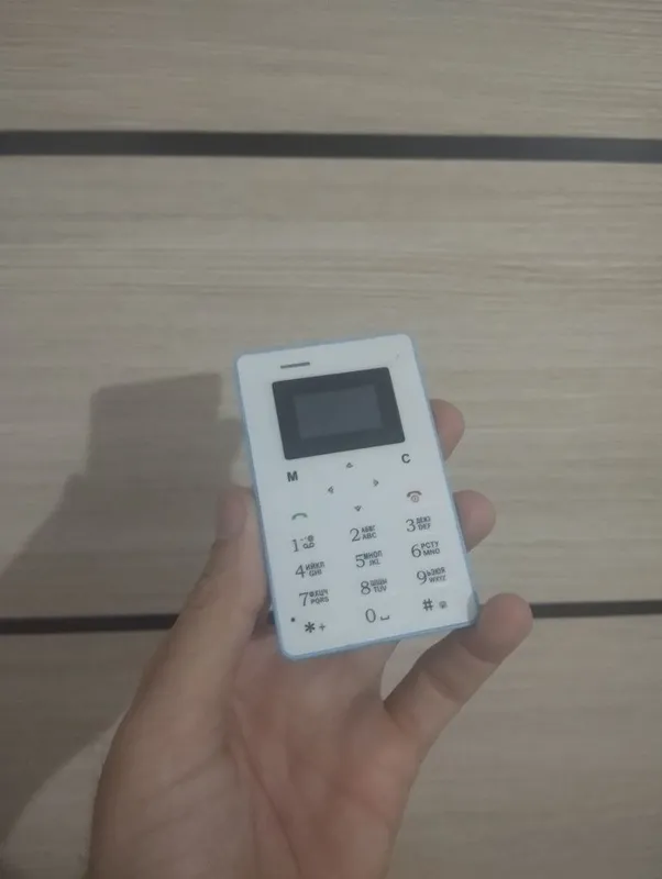 Mini Telefoʻn GSM 5