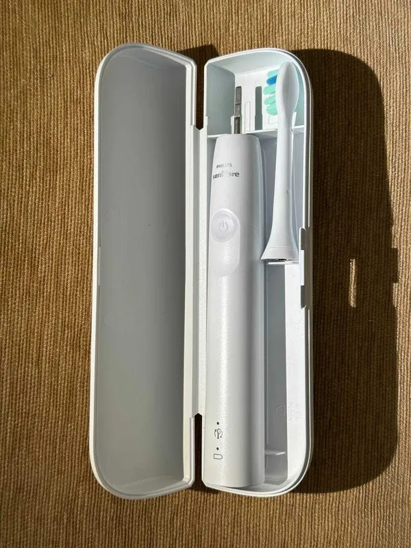 Электрическая щетка Philips Sonicare ProtectiveClean 4100 с футляром 3
