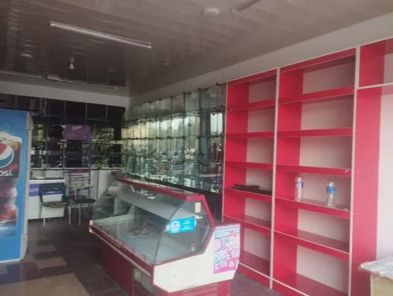 Продаются прилавки и витрины для магазина 1