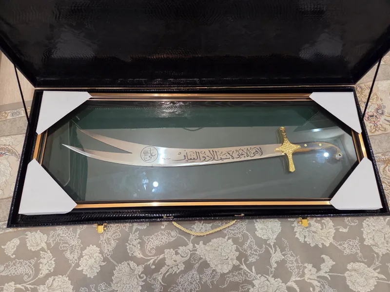 Сувенирный мечь Али.Новый.113×45 коробка.93см мечь