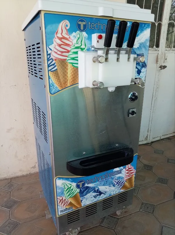 Marojni aparat freezer sotiladi 1 Marojni aparat freezer sotiladi 1