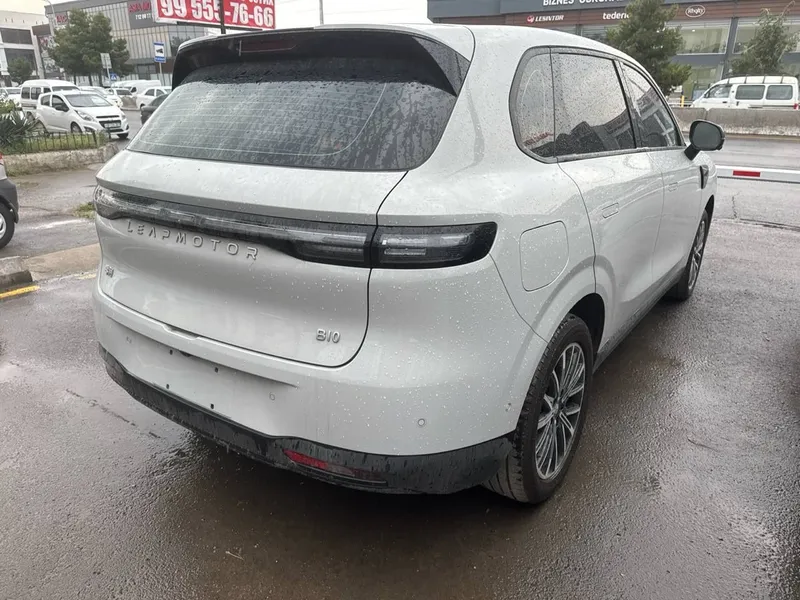 Leapmotor B10 EV 510 km — фото 2