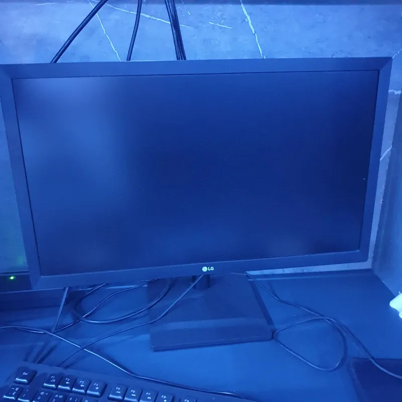 monitor juda yaxshi holatta 1 monitor juda yaxshi holatta 1