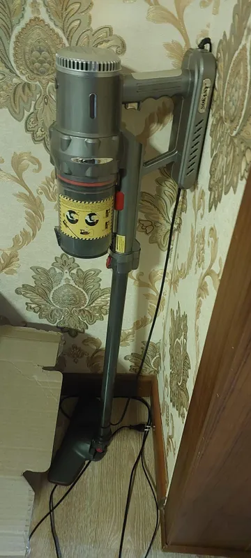 Пылесос вертикальный