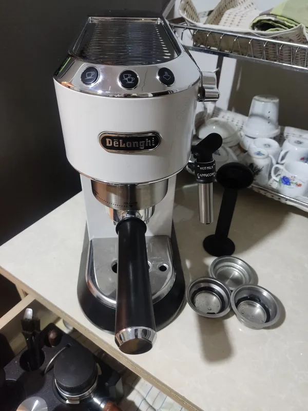 Рожковая кофемашина delonghi dedica style