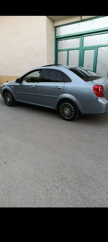 Lasetti 1.6 sotiladi