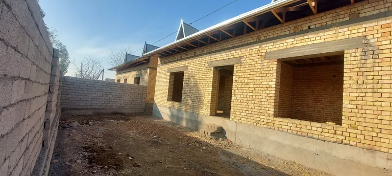 Срочно квартира нархида янги курилган ховли уйлар сотилади