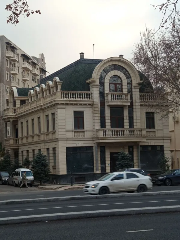 Продаётся здания р.Яккасарайском в Шота Руставели вдоль дороги 1