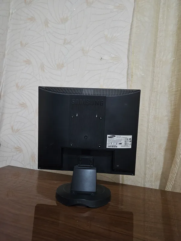Монитор Samsung Model 720N 17 дюймовый 3 Монитор Samsung Model 720N 17 дюймовый 3